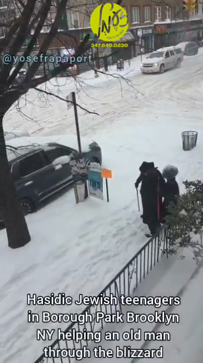 קידוש ה': בארא פארק - צוויי בחורים ביים ארויסהעלפן