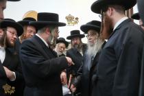 🌴בצל הקודש🌴 
רבינו שליט''א ביים מסיבת לחיים היינט 