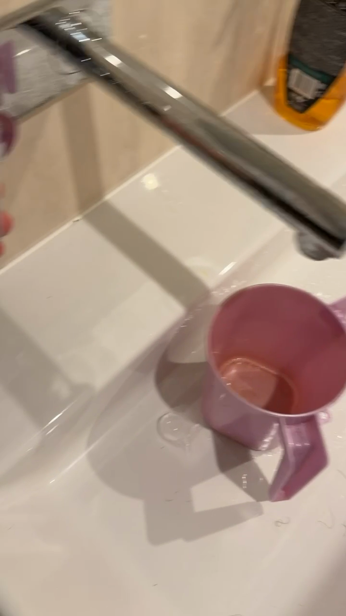 די קראנען נעבן די מקוה אין די גרויסע שול אין מארינ