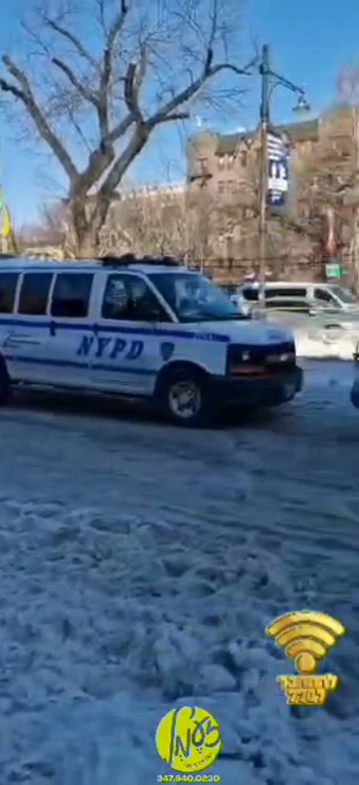 קראון הייטס - יעצט פארמיטאג ביי 770 נאך די קאר אטא