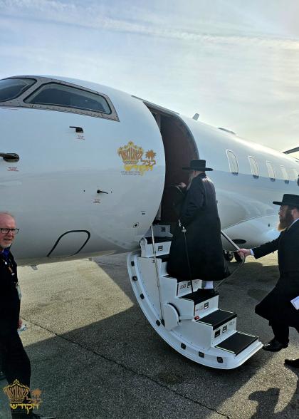 🌴בצל הקודש🌴 
רבינו שליט"א ביי תפילת מנחה און דערנא