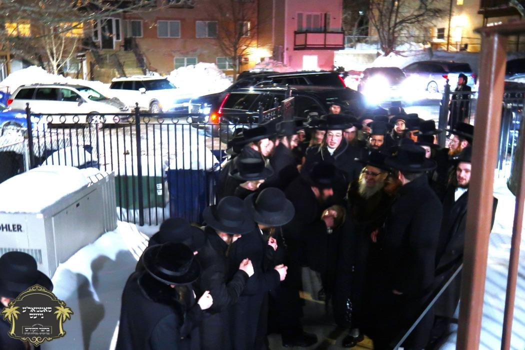 כ''ק רבינו הגה''ק שליט''א ביים פארלאזן עיר הנופש פ