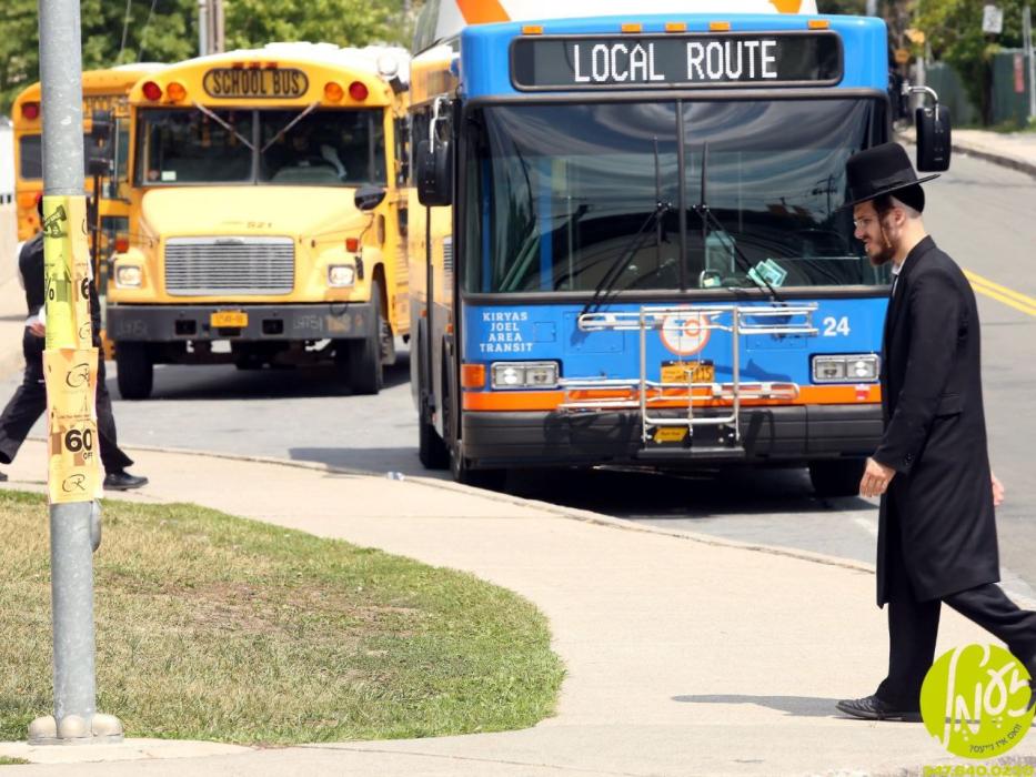 קרית יואל - תושבי העיר האבן מיט פרייד אויפגענומען 
