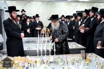 כ''ק רבינו הגה''ק שליט"א ביים פוקד זיין די ציונים 