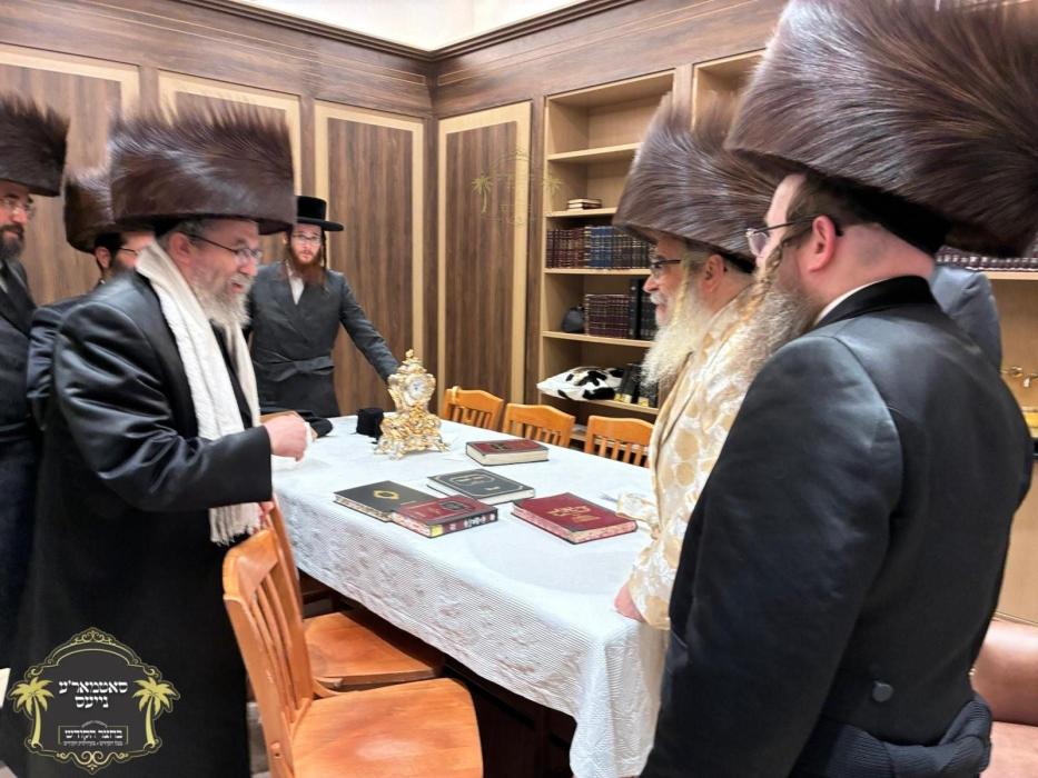 כ''ק אדמו''ר מראחמיסטריווקא שליט''א און הרה''צ ר' 