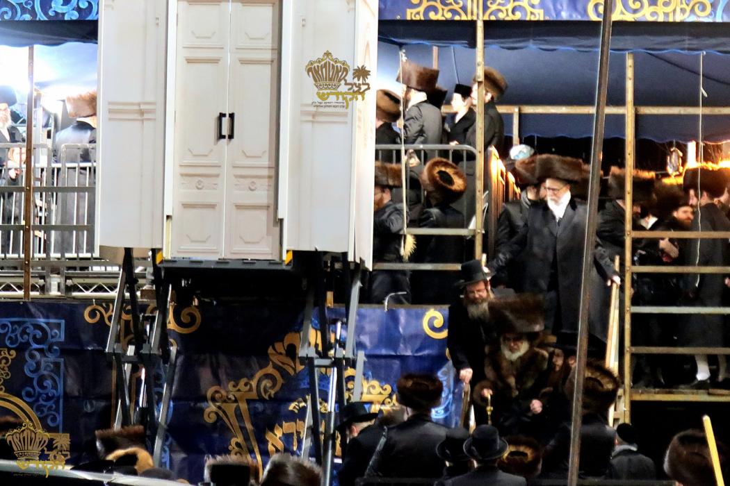 🌴בצל הקודש🌴
רבינו שליט''א ביים מעמד החופה ביים שמח