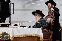 כ''ק רבינו הגה''ק שליט''א ביים שלחן הטהור לכבוד חמ