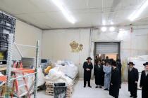 🌴בצל הקודש🌴 
רבינו שליט''א אויף א באזוך אינעם מצה 