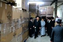 🌴בצל הקודש🌴 
רבינו שליט''א אויף א באזוך אינעם מצה 