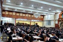 כ''ק רבינו הגה''ק שליט''א אויף א באזוך בהיכל כוללי