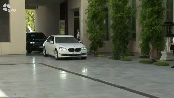 מדינת ישראל פרעזידענט יצחק הערצאג ביי זיין באזוך א