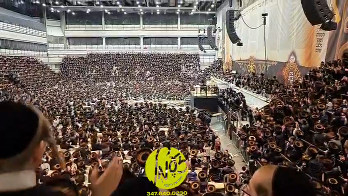 שיכון סקווירא - דערהויבענע מעמד ׳סיום קריאת התורה׳