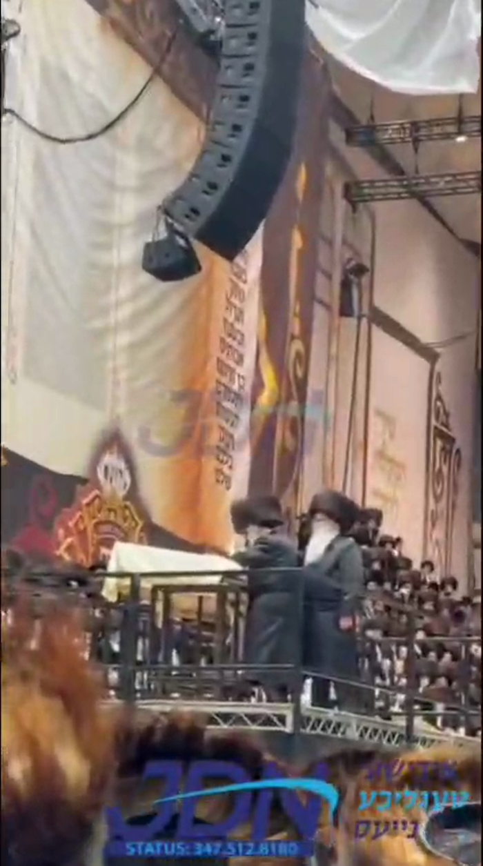 האדמו"ר מסקווירא ביים ברכת שהחיינו און ביים טאנצן 