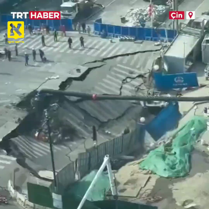 א גיגאנטישער זינקלאך האט זיך געעפנט אין א פארנומענ