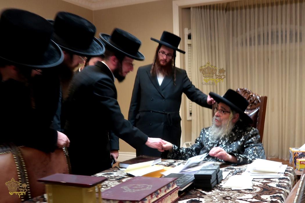 🌴בצל הקודש🌴 
הר"ר שמעון שישא שליט"א - ראש המצילים 