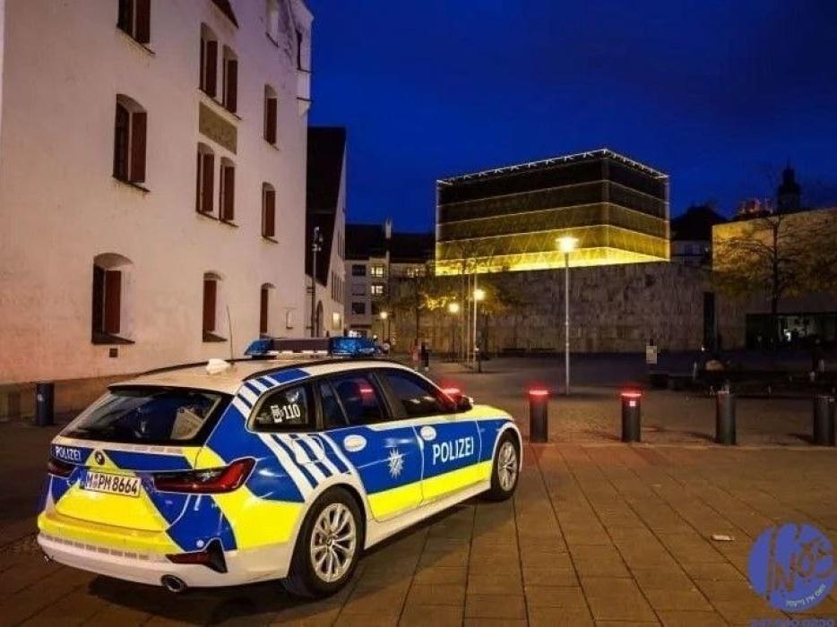 דייטשלאנד - א סטראשע בריוו מיט א לעבעדיגע קויל דער