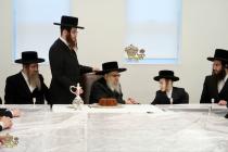 🌴בצל הקודש🌴 
רבינו שליט"א ביים מסיבת לחיים היינט נ