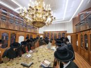 🌴בצל הקודש🌴 
א קבוצה תלמידי ישיבה גדולה ויואל משה 