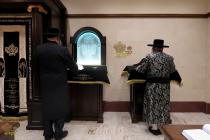 🌴בצל הקודש🌴 
רבינו שליט''א ביי תפילת מנחה אין עיר 