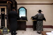 כ''ק רבינו הגה''ק שליט''א ביי תפילת מנחה אין עיר ה