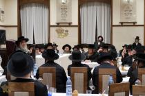 🌴בצל הקודש🌴
רבינו שליט''א ביים שלחן הטהור וסעודת ה