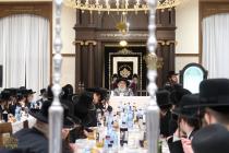 🌴בצל הקודש🌴
רבינו שליט''א ביים שלחן הטהור וסעודת ה