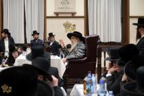 🌴בצל הקודש🌴
רבינו שליט''א ביים שלחן הטהור וסעודת ה