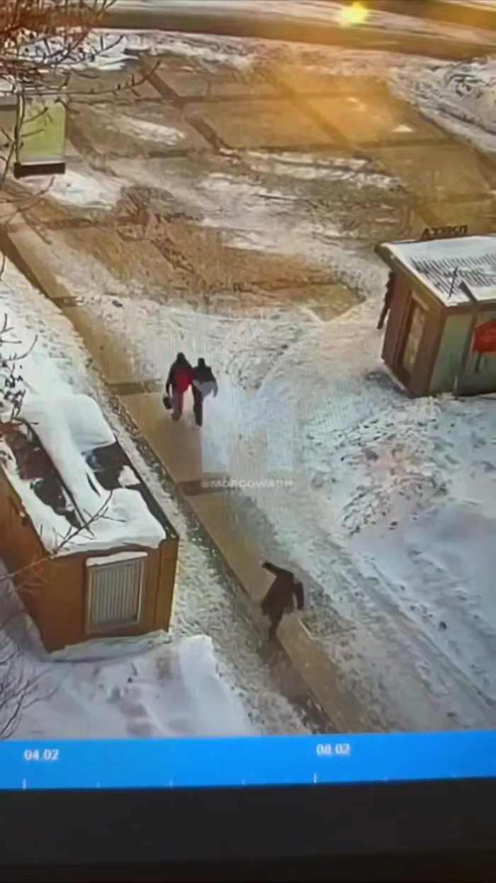 אן איינוואוינער אין אן אפארטמענט געביידע אין רוסלא