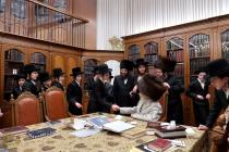 🌴בצל הקודש🌴
תלמידי ישיבה מבקשי השם פון ב''פ בקודש 