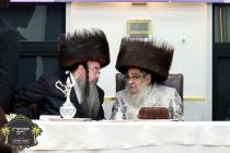 כ''ק רבינו הגה''ק שליט''א בײ קביעות מזוזה ומסיבת ל