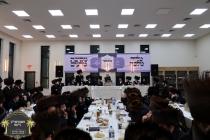 כ''ק רבינו הגה''ק שליט''א בײ קביעות מזוזה ומסיבת ל