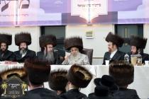 כ''ק רבינו הגה''ק שליט''א בײ קביעות מזוזה ומסיבת ל