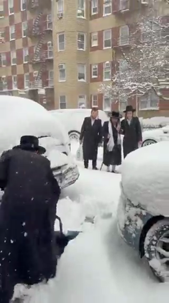 גבאים שאוולען א וועג פאר האדמו"ר מקרעטשניף שליט"א 