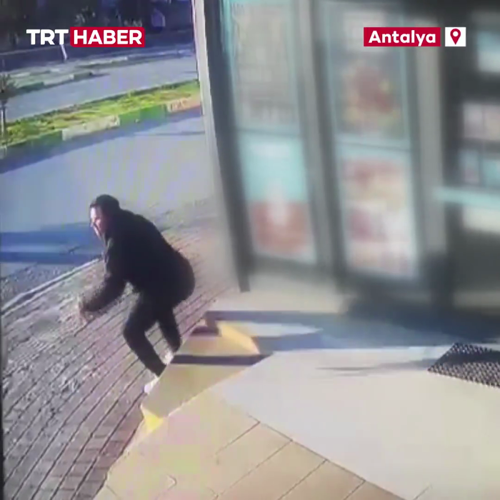 א פארשוין איז גאר מזל'דיג צו אוועקשפאצירן אן א קרי