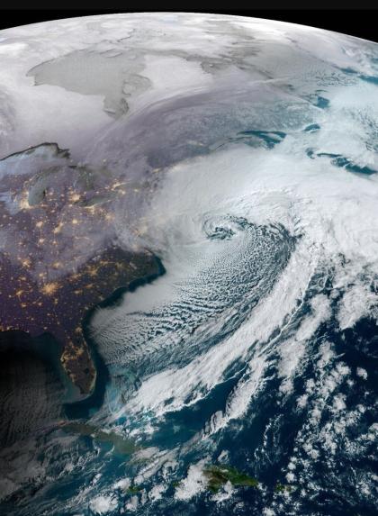 אויסטערליש שיינע בילד צייגט די בליזערד פון סאטעליט