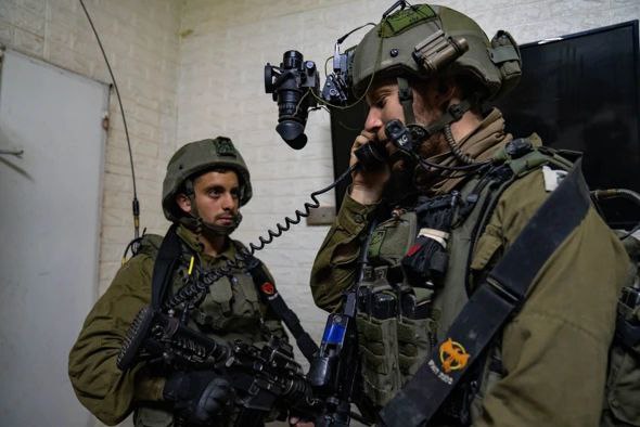 לויט א פרישע באריכט, ווערט א הויכראנגיקער אפיציר א