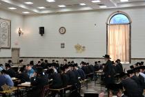 🌴בצל הקודש🌴 
רבינו שליט"א ביים זיך אומקוקן אויף די