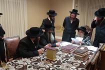 🌴בצל הקודש🌴 
עסקני 'קבוצת אנ"ש אריזאנע', אינאיינעם