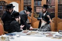 🌴בצל הקודש🌴
רבינו שליט"א ביים פארהערן די תלמידי יש