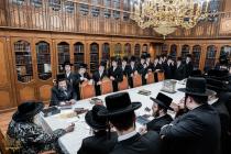 🌴בצל הקודש🌴
רבינו שליט"א ביים פארהערן די תלמידי יש