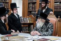 🌴בצל הקודש🌴
רבינו שליט"א ביים פארהערן די תלמידי יש