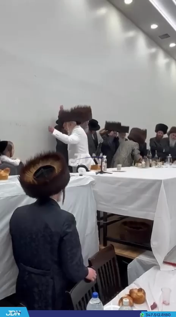 שושן פורים ביי האדמו״ר מקאסאן אין לינדען