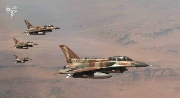 מדינת ישראל מיליטער הייבט אן א פרישע רונדע אטאקעס 