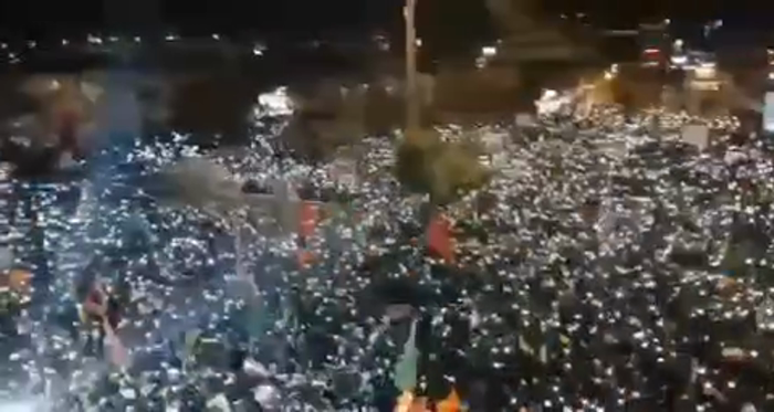 טויזענטער איראנער בירגער אויף די גאסן, צו צייגן שט