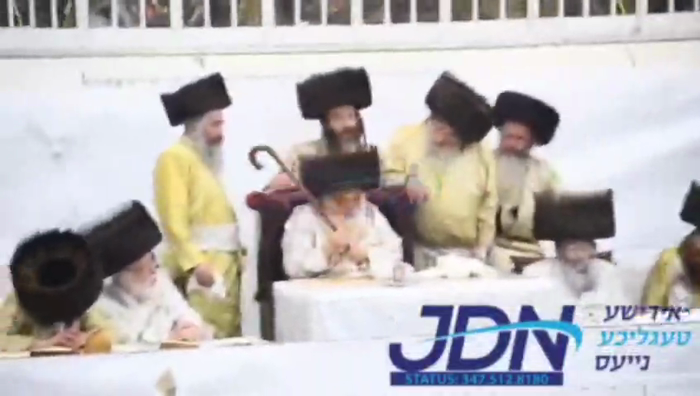 פורים ביי האדמו"ר מתולדות אהרן.