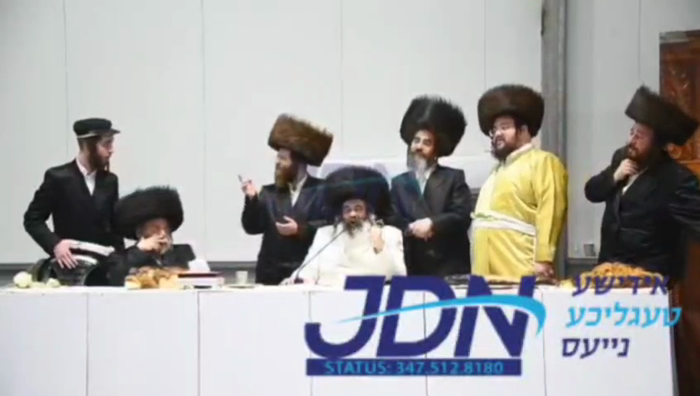 פורים ביי האדמו"ר מזוטשקא.