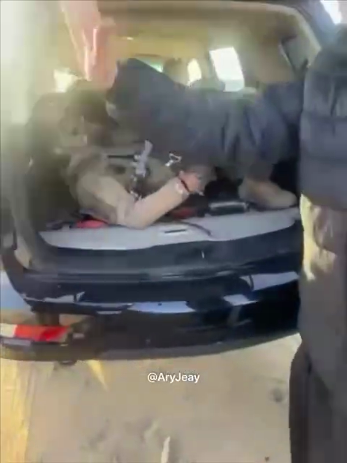 ברעיקינג נייעס: אן אמעריקאנער F-15 קאמף-דזשעט האט 