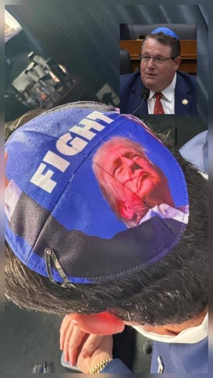 קאנגרעסמאן רענדי פיין האט א נייע יארמולקע. 

אידיש