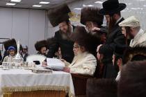 🌴בצל הקודש🌴 
רבינו שליט"א ביים עריכת שלחן הטהור בל