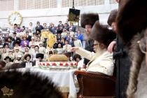 🌴בצל הקודש🌴 
רבינו שליט"א ביים עריכת שלחן הטהור בל